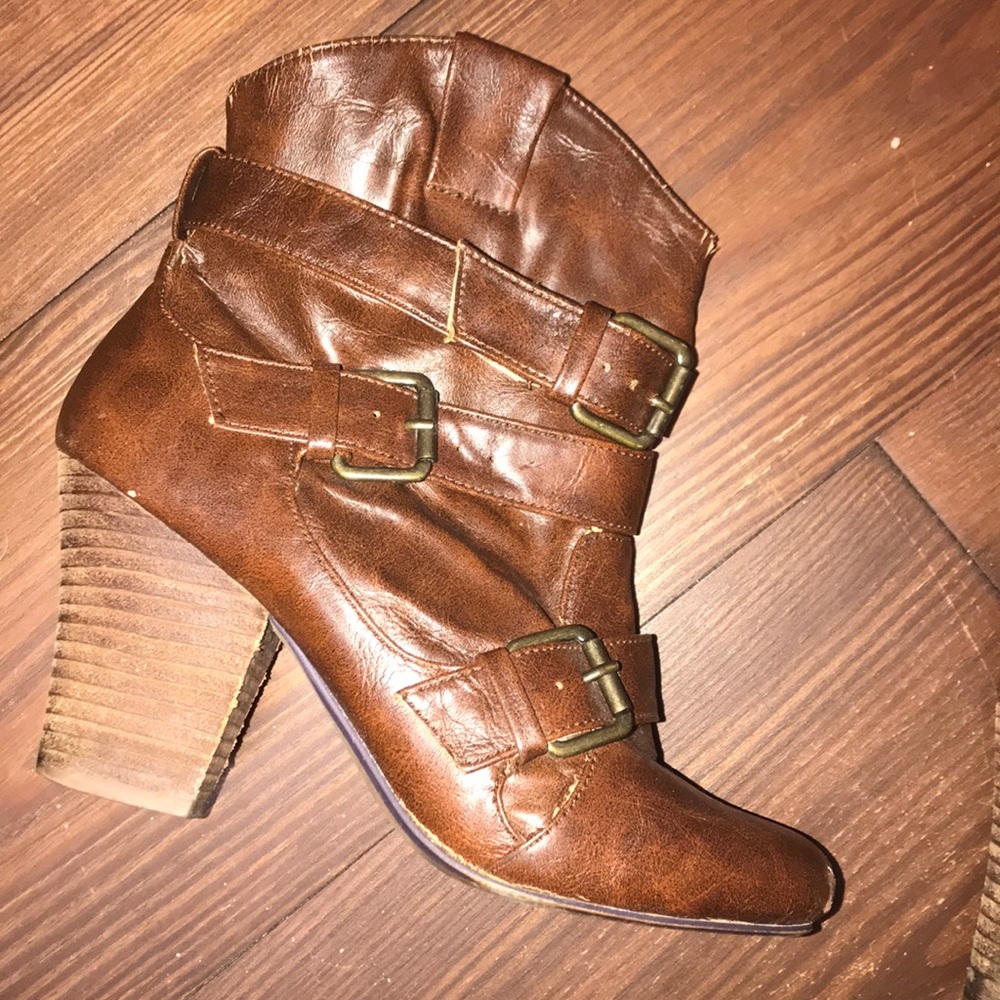Adorable pair of pre owned boots